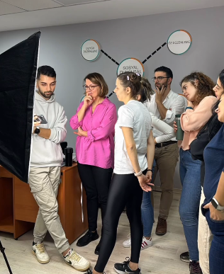 TÜBİTAK-1001 Erken Çocuklukta Sosyal Duygusal İyi Oluşu Desteklemek İçin Bir Anaokulu Modeli Önerisi başlıklı projesi video çekimleri başladı...