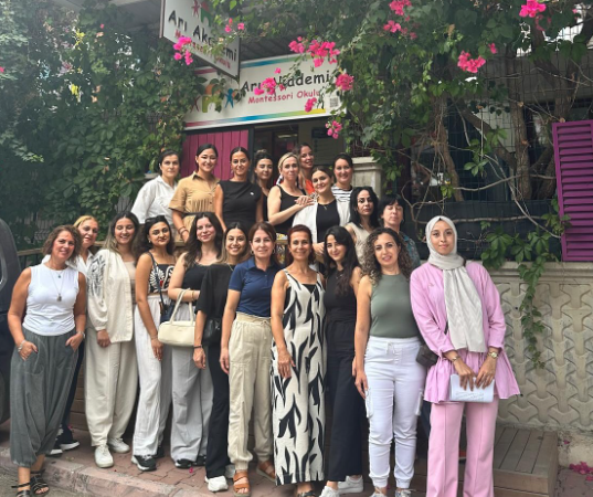 Adana’nın ilk Duygu Dostu Okul’u olma adayı Arı Akademi Montessori Anaokulu öğretmenlerimizin EFKids Programı Eğitimi tamamlandı