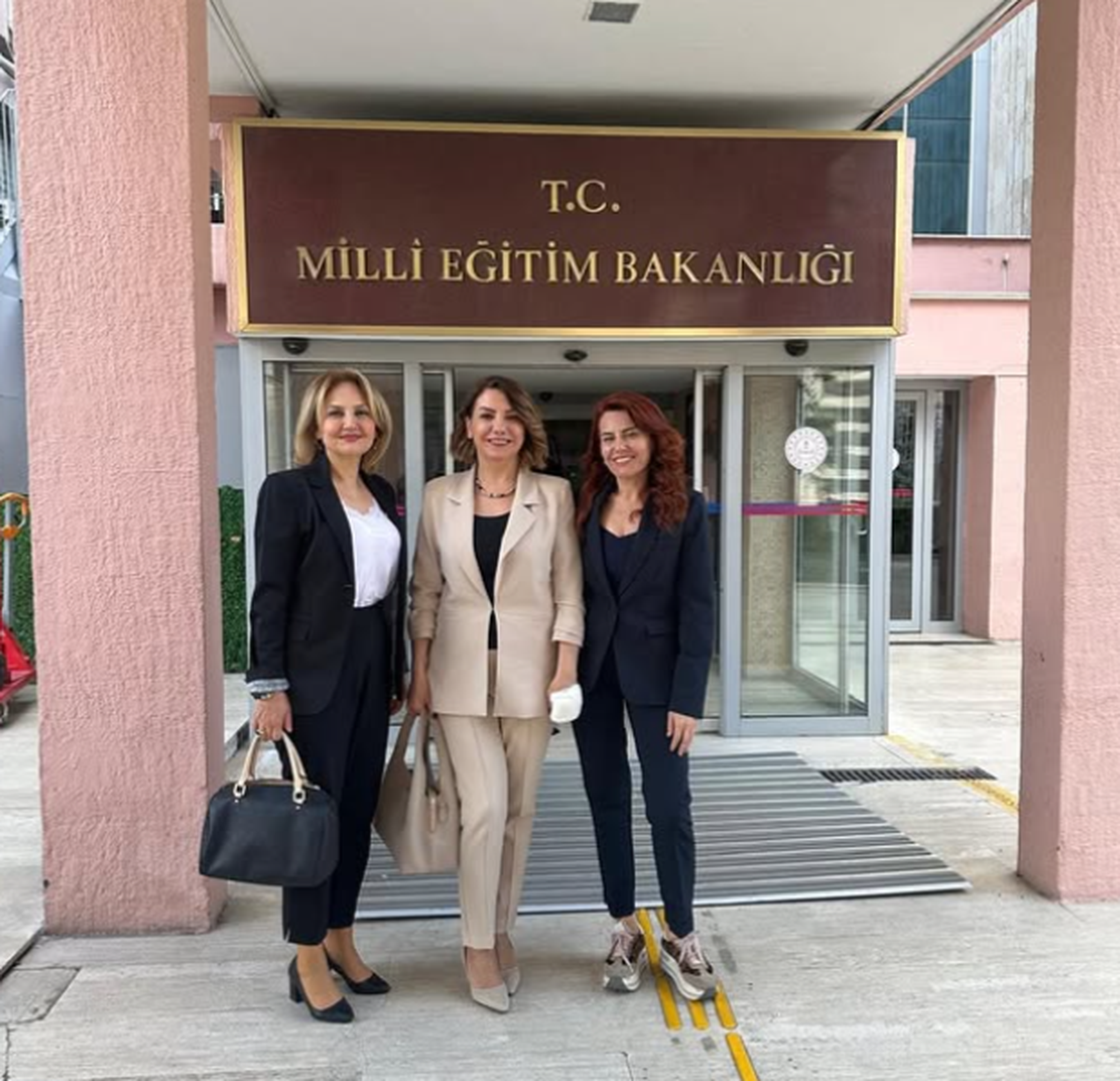 Duygu Dostu Eğitim Derneği olarak, Milli Eğitim Bakanlığı’nda Okul İklimi, Artan Şiddet Olayları, Duygusal Güvenlik ve Okullarda Daha Sağlıklı İletişim Kültürleri Üzerine; Sahadaki Deneyimleri, İhtiyaçları ve Çözüm Yollarını Konuştuk